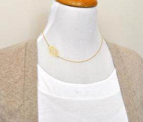 new leaf gold necklace, everyday necklace, modern look, bridesmaid necklace, gold leaf necklace, sideways, horizontal